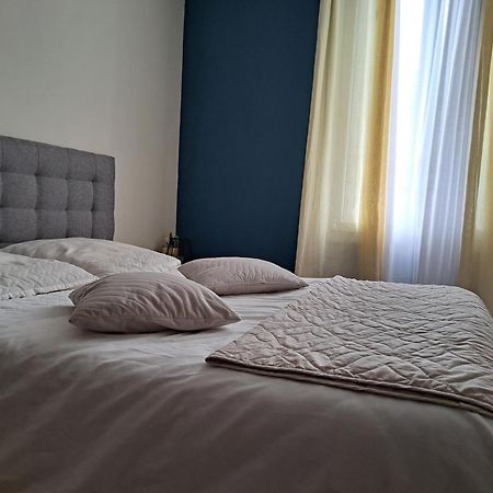 Chambre Spacieuse - Dressing - Sdb Communes - Parking Prive Nîmes Zewnętrze zdjęcie