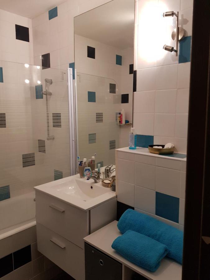 Chambre Spacieuse - Dressing - Sdb Communes - Parking Prive Nîmes Zewnętrze zdjęcie