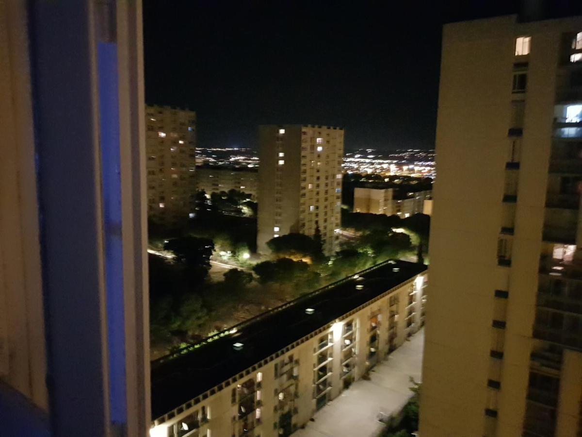 Chambre Spacieuse - Dressing - Sdb Communes - Parking Prive Nîmes Zewnętrze zdjęcie