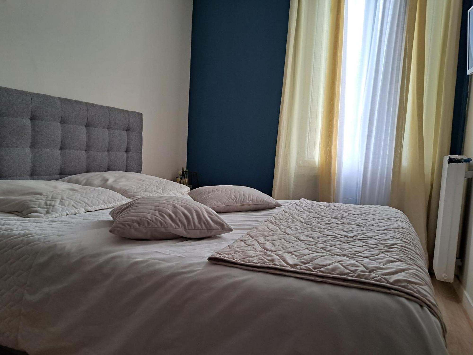 Chambre Spacieuse - Dressing - Sdb Communes - Parking Prive Nîmes Zewnętrze zdjęcie